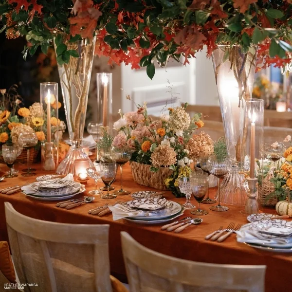 A table setting with Velvet Rust flowers available for table linen rental.